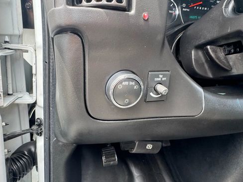 Used 2017 Chevrolet Express 3500 Extended image 27