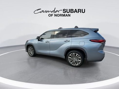 Used 2022 Toyota Highlander Platinum AWD/4WD image 6