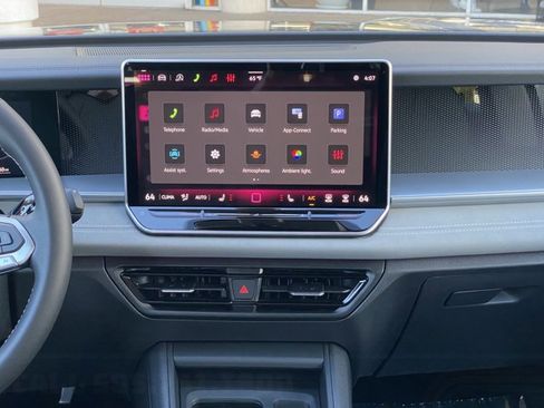 New 2026 Volkswagen Tiguan SE FWD image 27