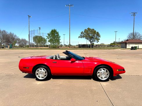 Used 1995 Chevrolet Corvette Convertible image 32