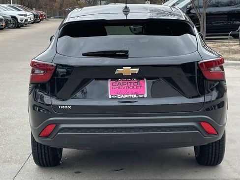 Used 2025 Chevrolet Trax LS w/ LS Convenience Package image 5