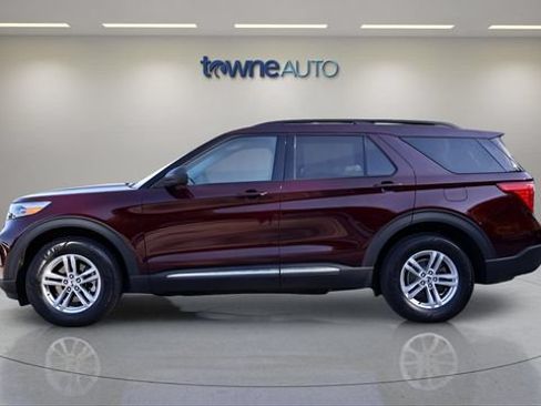 Used 2022 Ford Explorer XLT w/ Equipment Group 202A AWD/4WD image 2