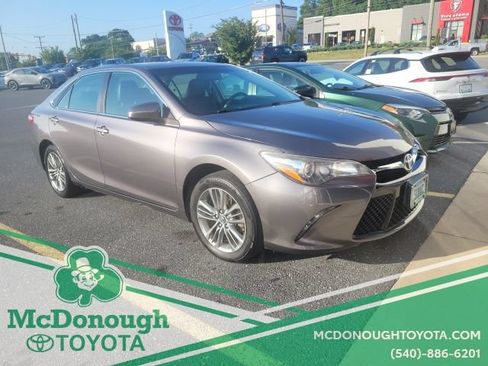 Used 2017 Toyota Camry SE FWD image 1