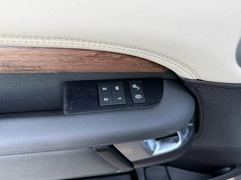 Used 2019 Land Rover Discovery HSE image 51