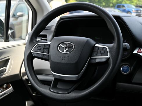 Used 2021 Toyota Sienna LE image 27