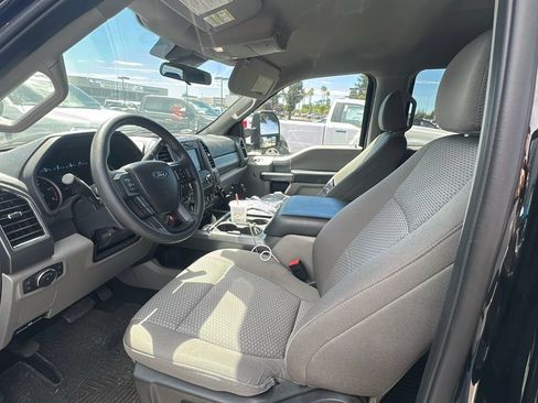 Used 2022 Ford F250 XLT w/ Black Appearance Package AWD/4WD image 3