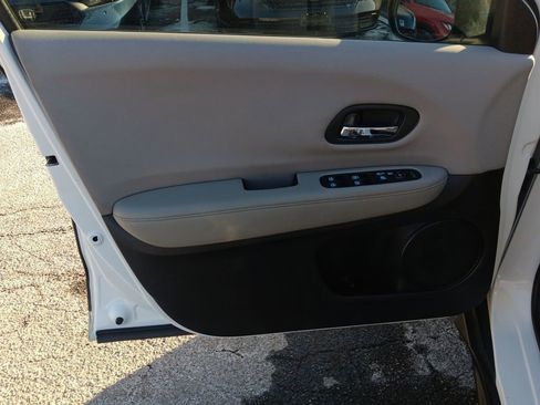 Used 2017 Honda HR-V LX image 12