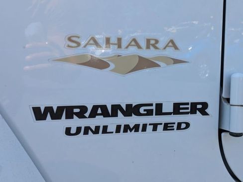Used 2015 Jeep Wrangler Unlimited Sahara w/ Max Tow Package AWD/4WD image 30