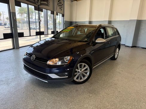 Used 2017 Volkswagen Golf Alltrack SEL AWD/4WD image 3