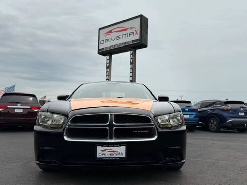 Used 2013 Dodge Charger SE RWD image 11