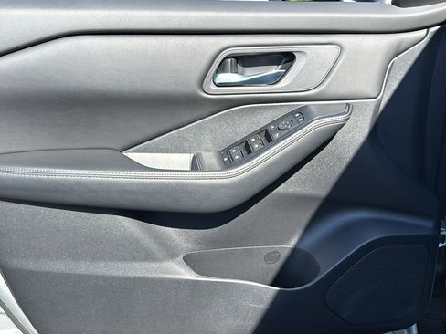 Certified 2024 Nissan Rogue SV AWD/4WD image 6