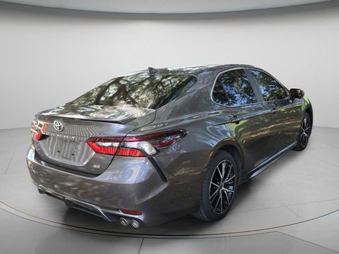 Used 2022 Toyota Camry SE image 6