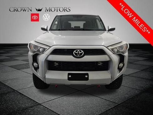 Used 2018 Toyota 4Runner SR5 AWD/4WD image 2