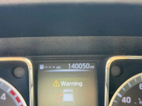 Used 2017 Nissan Titan SV AWD/4WD image 22