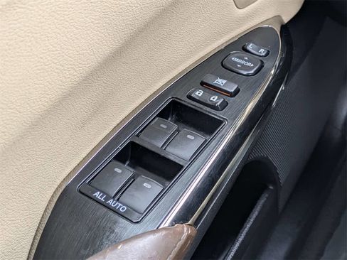 Used 2013 Toyota Avalon XLE Premium image 31