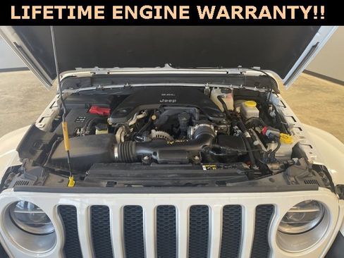 Used 2018 Jeep Wrangler Unlimited Sahara image 38