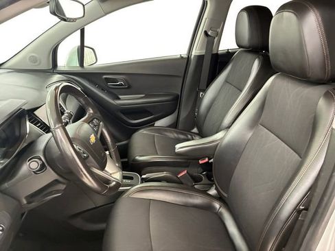 Certified 2022 Chevrolet Trax LT w/ Driver Confidence Package AWD/4WD image 12
