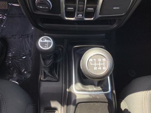 Used 2022 Jeep Gladiator Sport AWD/4WD image 19