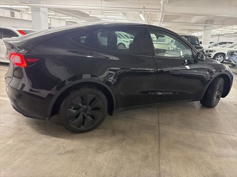 Used 2025 Tesla Model Y Long Range image 5