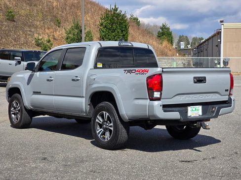 Used 2019 Toyota Tacoma TRD Sport image 15