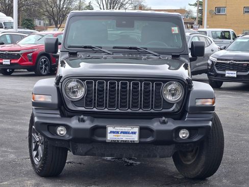 Used 2025 Jeep Wrangler Unlimited Sport AWD/4WD image 4