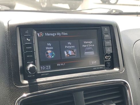 Used 2018 Dodge Grand Caravan SE FWD image 18
