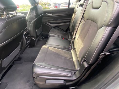 Used 2024 Jeep Grand Cherokee L Laredo image 19