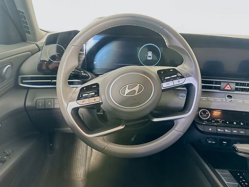 Used 2025 Hyundai Elantra SEL FWD image 18