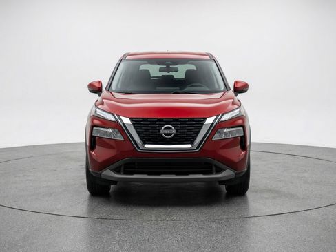 Used 2025 Nissan Rogue SV image 2