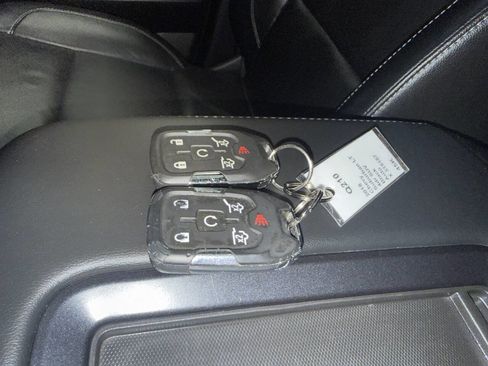 Used 2018 Chevrolet Suburban LT image 16