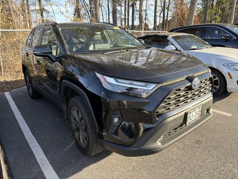 Used 2024 Toyota RAV4 XLE Premium image 4