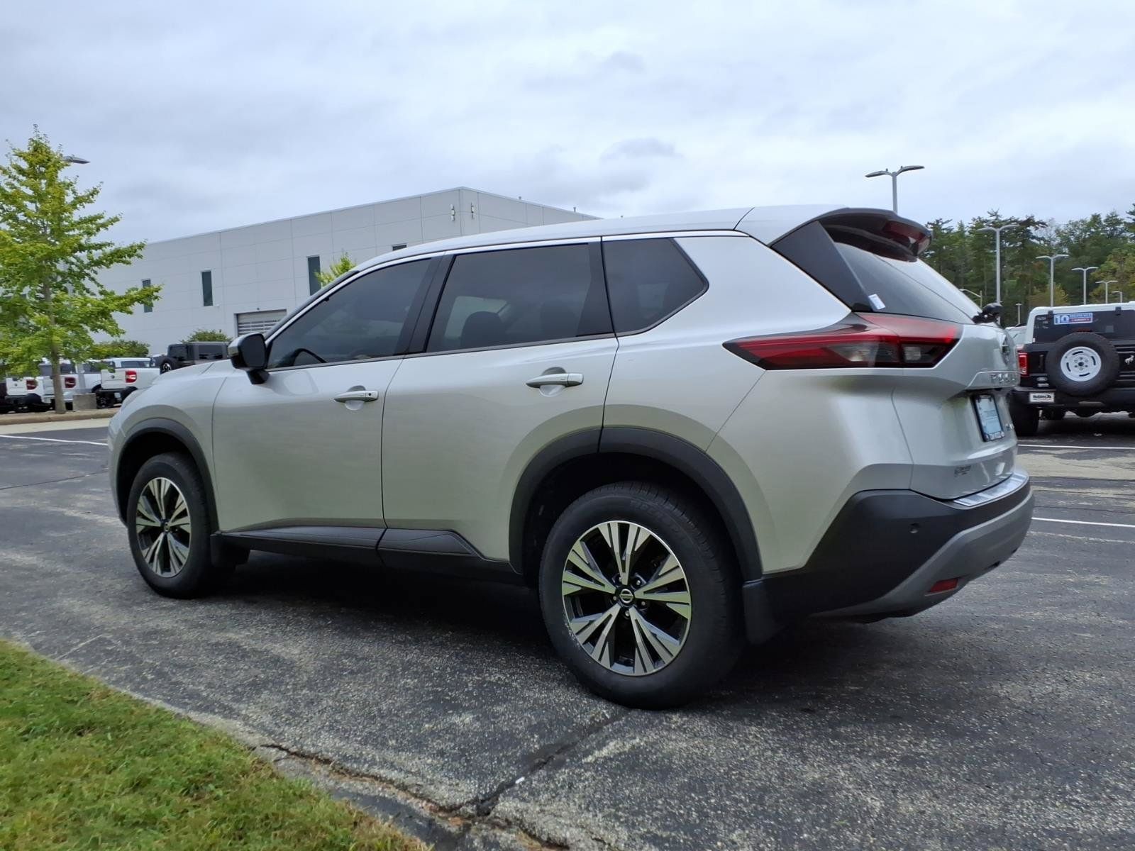 Used 2021 Nissan Rogue SV AWD/4WD image 7