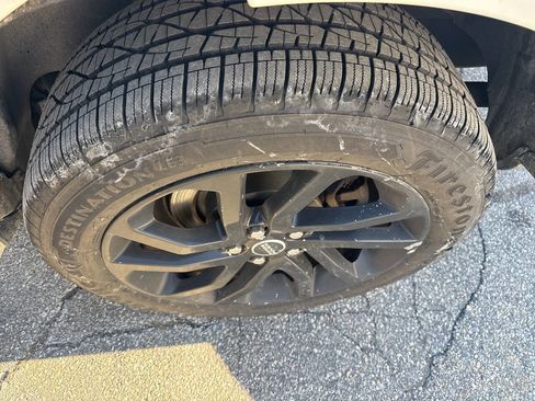 Used 2016 Land Rover LR4 HSE Silver Edition image 8