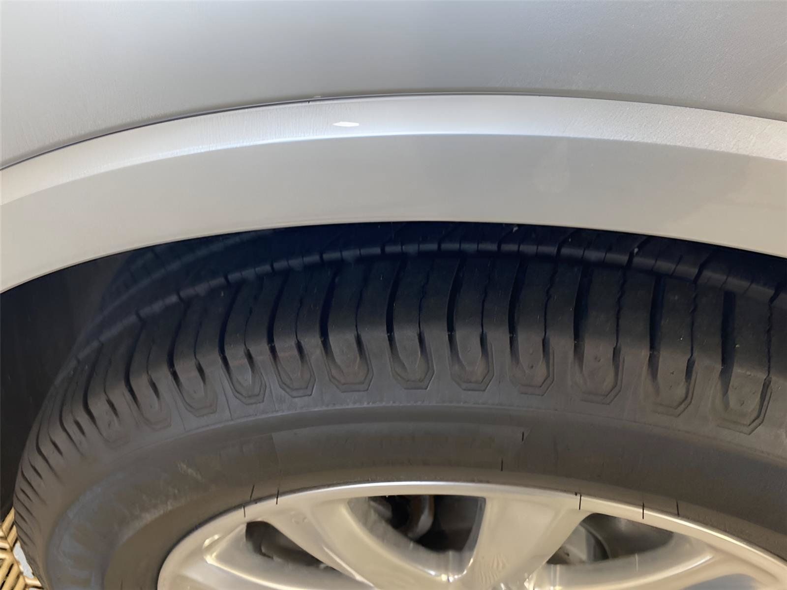 Certified 2019 Buick Envision Essence AWD/4WD image 38