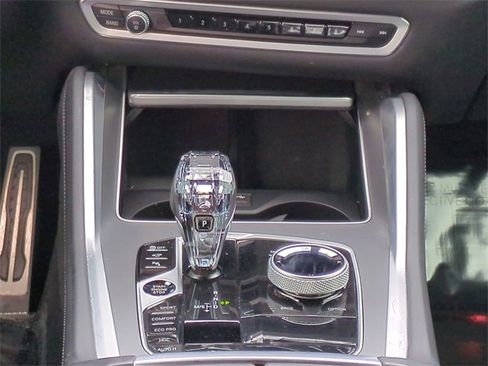 Used 2022 BMW X6 xDrive40i w/ Executive Package image 21
