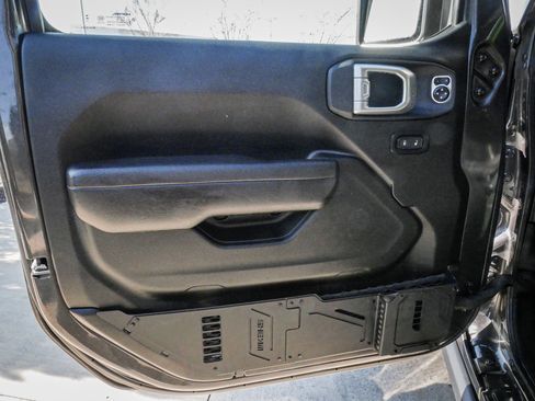 Used 2024 Jeep Wrangler Unlimited AWD/4WD image 14