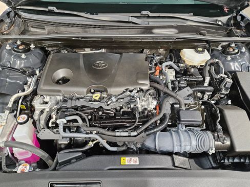 Used 2025 Toyota Camry SE w/ Convenience Package FWD image 19