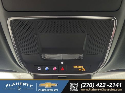 Used 2025 Chevrolet Traverse RS image 36