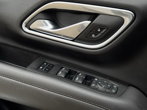 Used 2023 Chevrolet Suburban High Country image 24