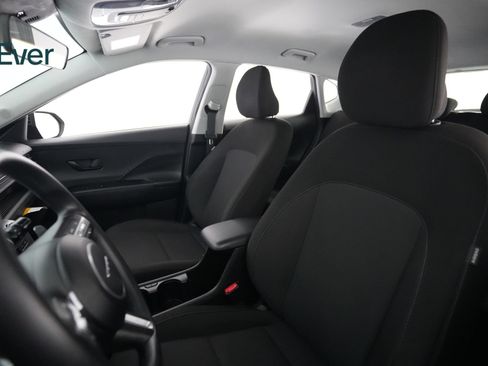 Used 2024 Hyundai Kona SE FWD image 4