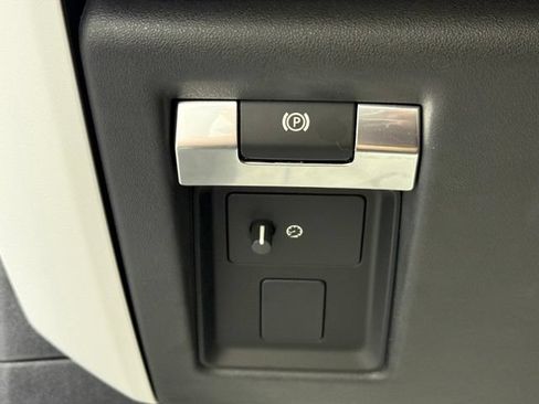 Used 2025 Land Rover Defender 130 X-Dynamic SE AWD/4WD image 43