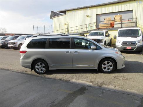 Used 2020 Toyota Sienna LE image 8