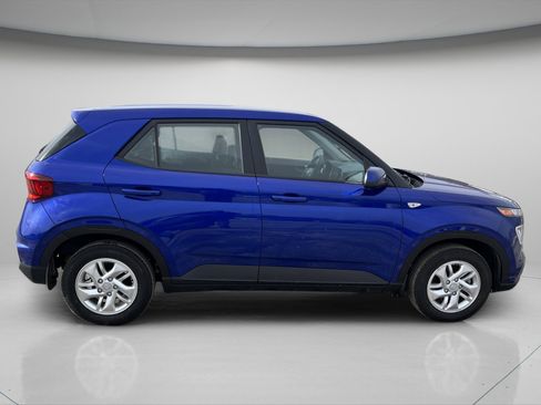 Used 2023 Hyundai Venue SE image 8