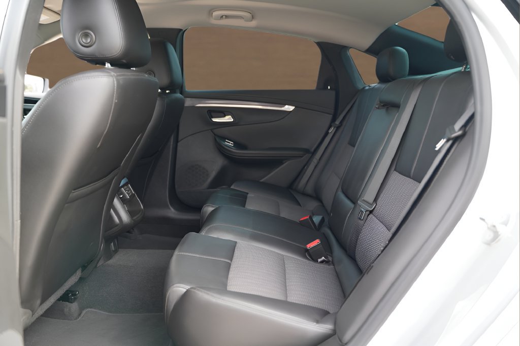 Used 2018 Chevrolet Impala LT FWD image 29