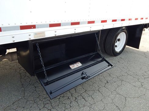 Used 2018 Isuzu NPR image 12