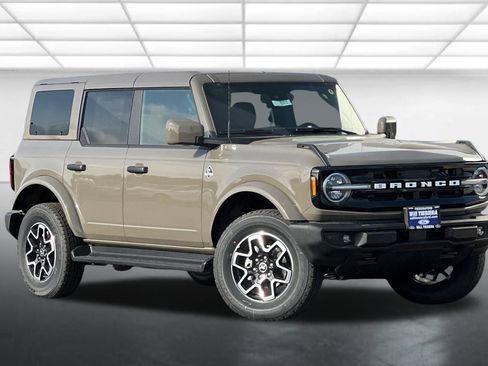 New 2026 Ford Bronco Outer Banks AWD/4WD image 2