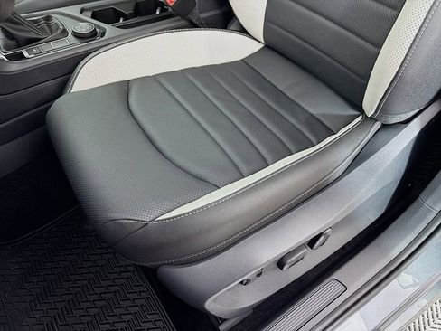 New 2026 Volkswagen Taos SEL image 19