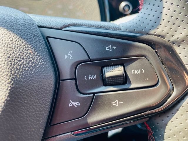 Used 2025 Chevrolet Trax RS FWD image 25