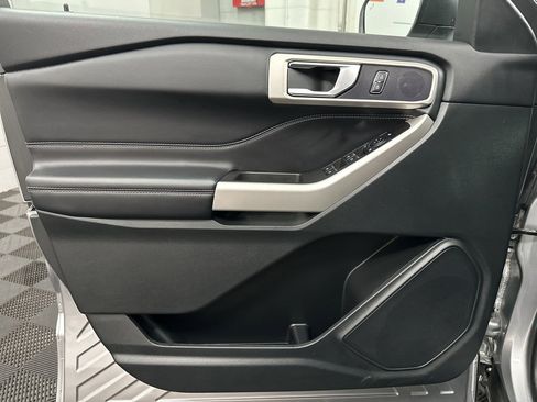 Used 2024 Ford Explorer XLT w/ Equipment Group 202A image 19