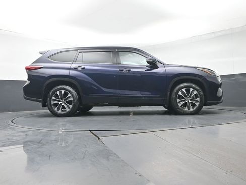 Used 2021 Toyota Highlander XLE image 38